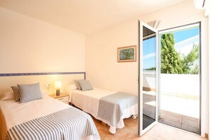 Villa | 4 bedrooms - Villa Sa Calma With 4 Bedrooms and 3 Bathrooms (Mercadal)