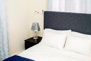 2 chambres, fer et planche à repasser, Wi-Fi, draps fournis