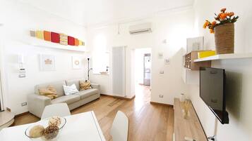 Apartment, Garden View | Living area