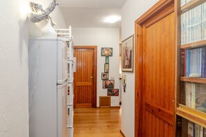 Interior - Room 'La Chicca Di Francesca- Room 3' with Private Terrace, Wi-Fi and Air Conditioning (Santa Teresa Gallura)