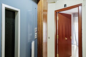 Interior - Duque Center Premium Suites Apartment with Balcony, Wi-Fi & Air Conditioning (Seville)