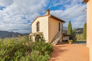 Exterior - Holiday Home 'Cottege' with Shared Pool, Private Terrace and Wi-Fi (Palaia)