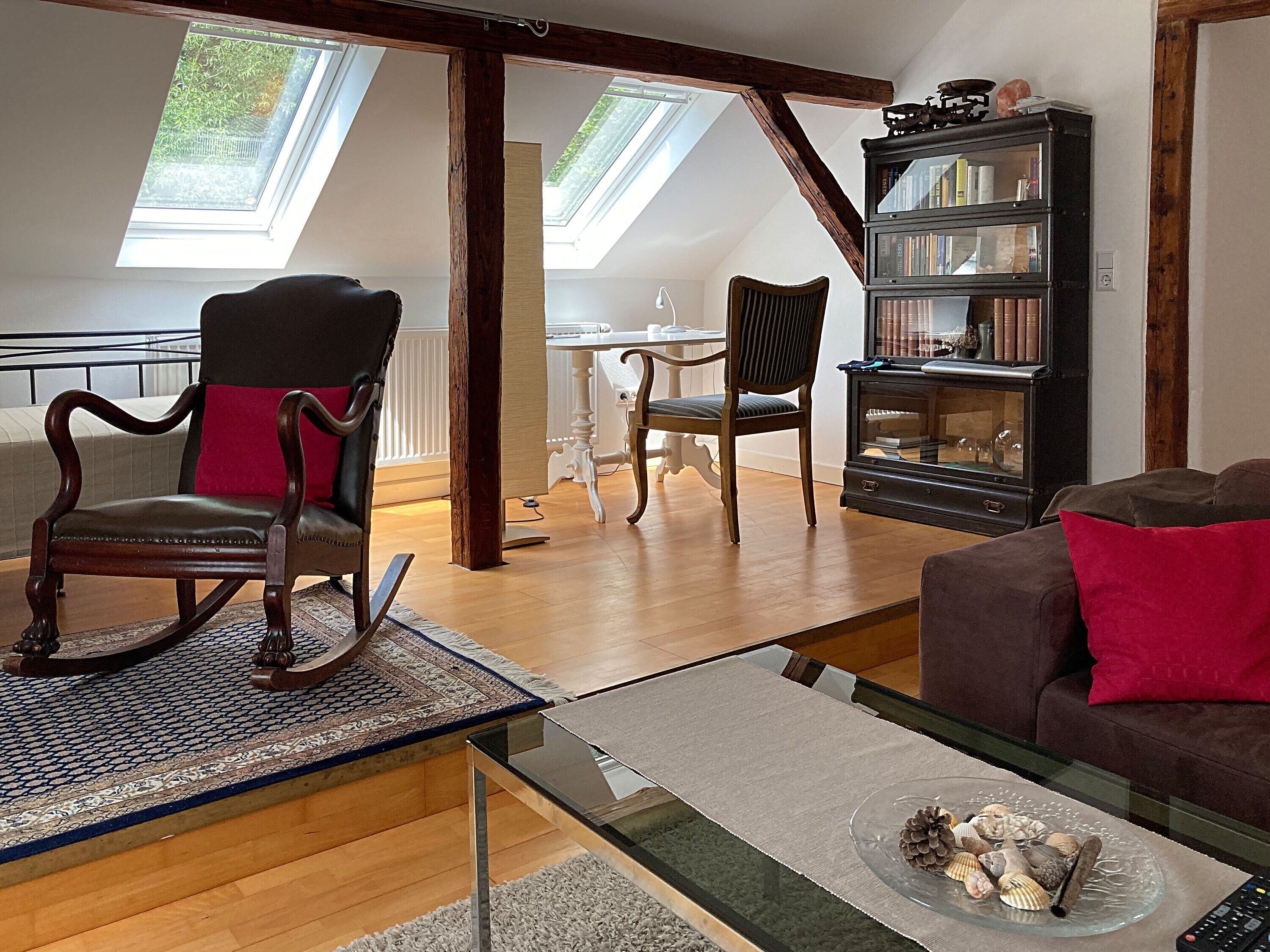 Fernseher, Kamin, Stereoanlage