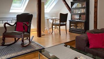 Fernseher, Kamin, Stereoanlage