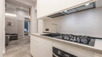 Kühlschrank, Mikrowelle, Ofen, Herdplatte