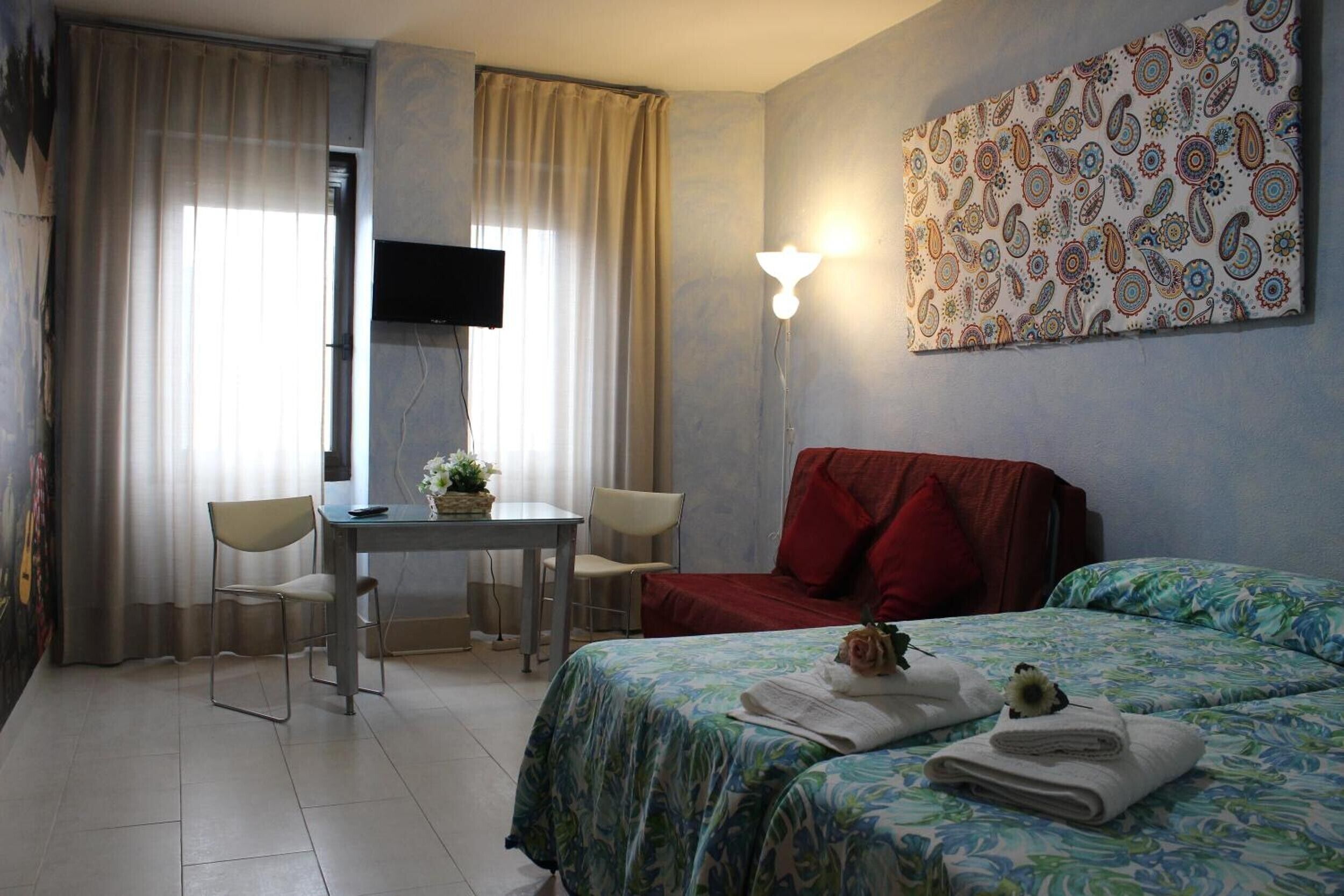 Iron/ironing board, WiFi, bed sheets