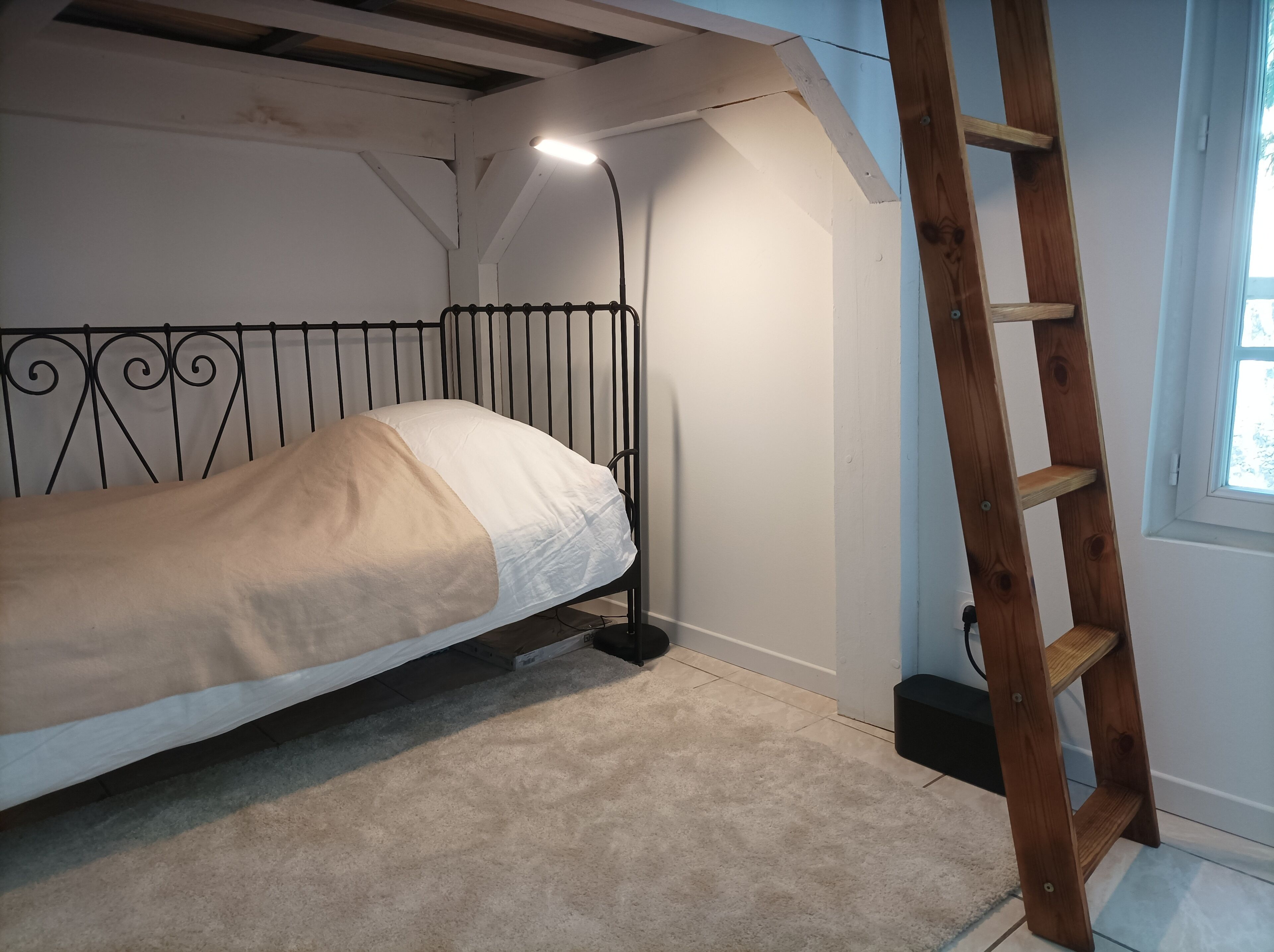 Iron/ironing board, Internet, bed sheets