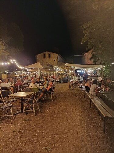 Chez Yahmz à la ville, studio minimaliste au coeur du centre ville de Nemours