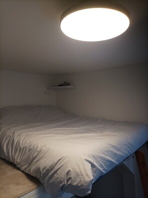 Ferros/tábuas de passar roupa, Wi-Fi de cortesia, roupa de cama