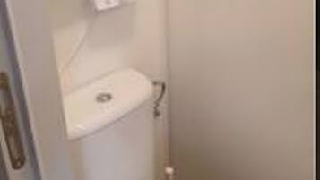 Ducha, secador de pelo y toallas