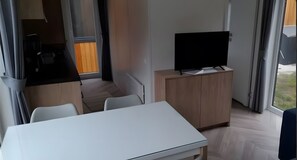 Dining - Tiny Home 'Lotte und Frieda' with Private Terrace (Bayern - Riedenburg)