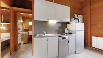 Réfrigérateur, micro-ondes, plaque de cuisson, lave-vaisselle