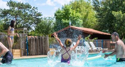 Chalet « confort 16 » avec terrasse, piscine partagée