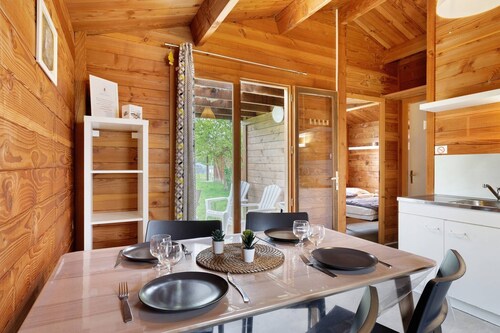 Chalet « confort 16 » avec terrasse, piscine partagée 