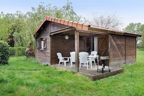 Outdoor dining - Chalet "Confort 16" with Terrace and Shared Pool (Saint-Gervais)
