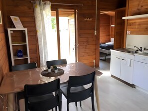Dining - Chalet "Confort 15" with Wi-Fi (Saint-Gervais)