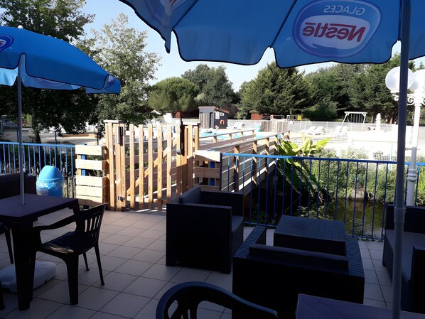 Outdoor dining - Chalet "Eco 6" with Shared Pool and Private Terrace (Saint-Gervais)