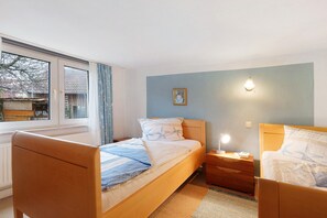 Silitysrauta/-lauta, Wi-Fi, vuodevaatteet