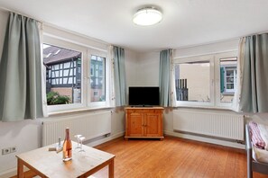 TV - Apartment 'Ferienwohnung 2' with Private Garden and Wi-Fi (Sternenfels)