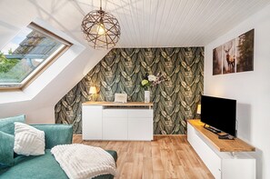 TV, stereo - Apartment "Harzer Lieblingsplatz" with Private Terrace, Shared Garden & Wi-Fi (Bad Harzburg)