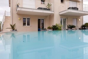 Pool - Apartment 'Albiceleste Prime Location' with Lake View, Wi-Fi and Air Conditioning (Peschiera del Garda)