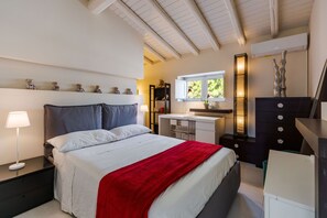 A bedroom with a bed, bedside tables, a dresser, a desk, and a window. - Carmelina Home 2 by Wonderful Italy (Mascali)