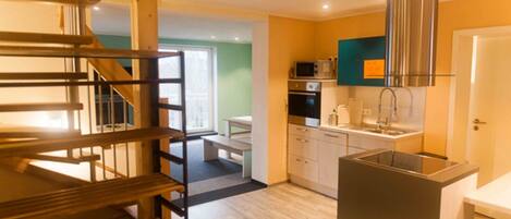 Frigorífic, microones, forn i placa de cuina