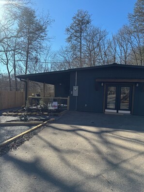 Exterior - Charming 1-bedroom cottage just 10 minutes from downtown Blue Ridge. (Blue Ridge)