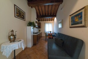 Living area - Tuscan-style apartment nestled in the countryside. Pets allowed (Castelfranco Piandiscó)