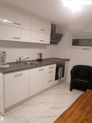 Kühlschrank, Ofen, Herdplatte, Geschirrspüler