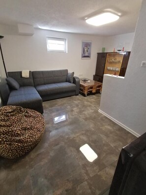 Living area - Apartment "Schöne Einliegerwohnung" with Wi-Fi (Hechingen)