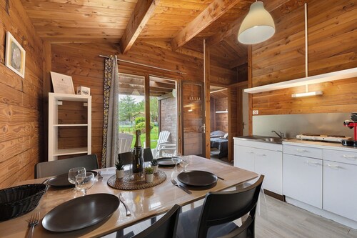 Chalet « confort 21 » avec terrasse, piscine partagée 