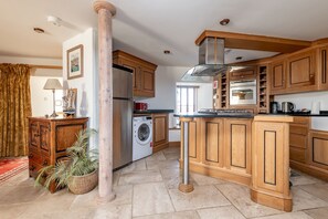 Fridge, microwave, oven, dishwasher - Granary Bay (No 1) | Elie (Elie)