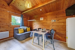 Dining - Chalet “Prestige Le 19” with Terrace, Shared Pool and Wi-Fi (Saint-Gervais)