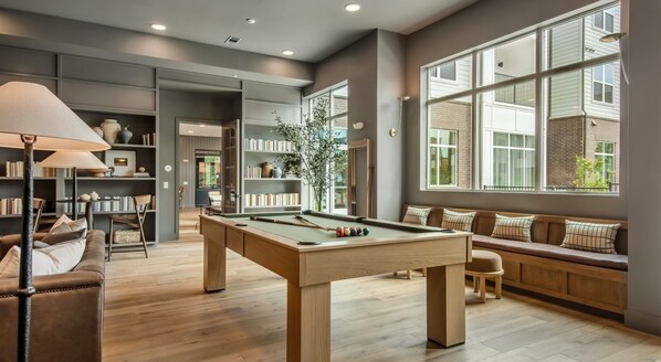 Game room - Large & Lively Apt - One Bedroom Apartment, Sleeps 2 (San Marcos)