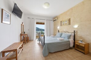 WiFi, bed sheets - Studio Apartment 'With Seaview 1' with Sea View, Wi-Fi and Air Conditioning (Limni)