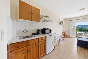 Interior - Studio 'Garden View 4' with Sea View, Wi-Fi and Air Conditioning (Limni)