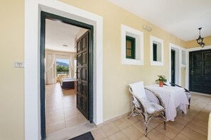 Interior - Studio 'Garden View 4' with Sea View, Wi-Fi and Air Conditioning (Limni)