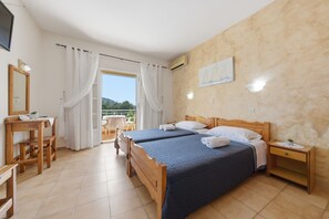 WiFi, bed sheets - Studio 'Garden View 4' with Sea View, Wi-Fi and Air Conditioning (Limni)