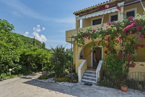 Exterior - Studio 'Garden View 4' with Sea View, Wi-Fi and Air Conditioning (Limni)