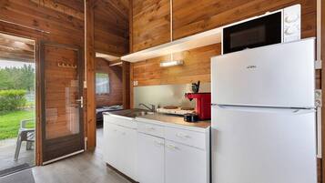 Réfrigérateur, micro-ondes, plaque de cuisson, cafetiÚre/bouilloire