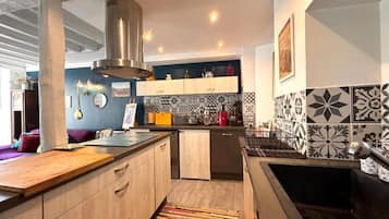 Micro-ondes, four, plaque de cuisson