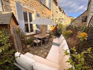 Outdoor dining - Cottage La Maison Poème - Bourron Marlotte - 10 min from Fontainebleau (Bourron-Marlotte)
