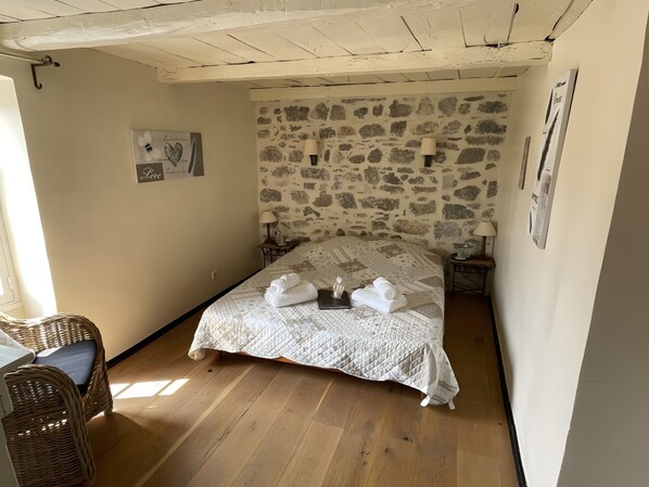 Room - Guest Room “La Clède” with Shared Pool, Wi-Fi, and Air Conditioning (Saint-Alban-Auriolles)