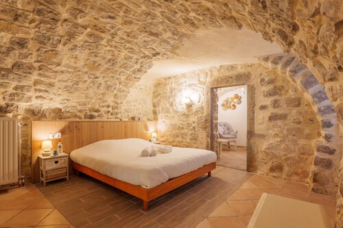 Chambre d’hôtes « La Charbonnière - Suite » avec piscine partagée, terrasse et Wi-Fi