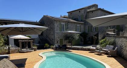 Guest Room “La Charbonnière - Suite” with Shared Pool, Terrace and Wi-Fi
