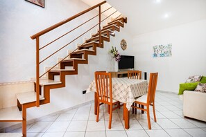 Dining - Apartment 'All'angolo' with Wi-Fi and Air Conditioning (Molfetta)