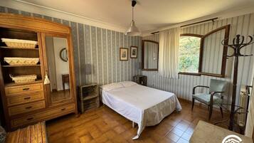 Iron/ironing board, WiFi