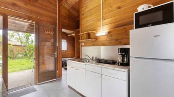 Réfrigérateur, micro-ondes, plaque de cuisson, cafetiÚre/bouilloire