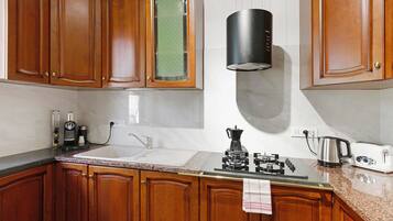 KĂŒhlschrank, Mikrowelle, Ofen, Herdplatte